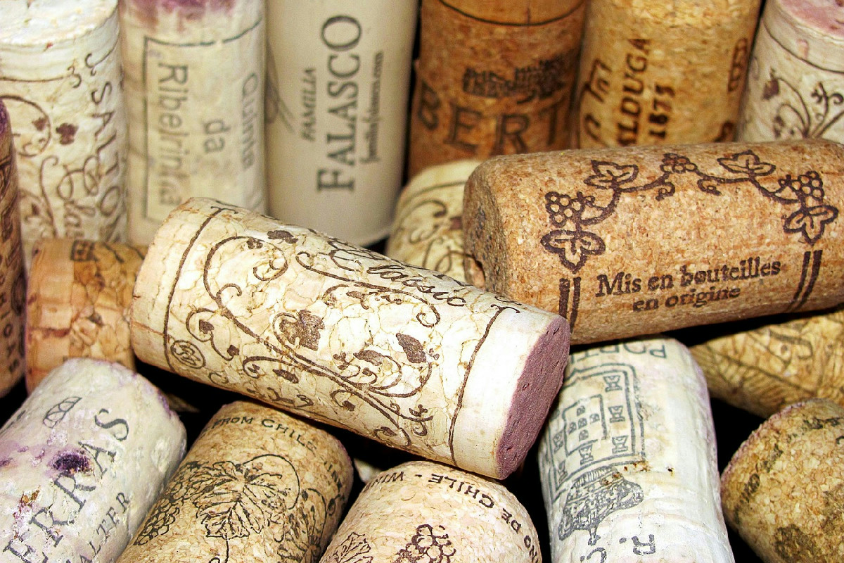 Il segreto per rendere ogni stanza calda e accogliente con i tappi di sughero riciclati